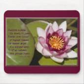 Hübsch rosa Wasserlilie Floating on Lily Pad Foto Mousepad (Vorne)