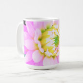Hübsch rosa, weiß und gelb Kaktus Dahlia Macro Kaffeetasse (Vorderseite Links)