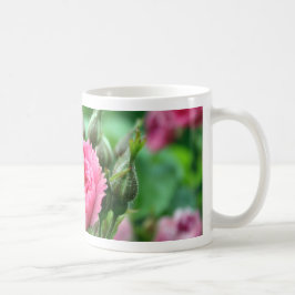 hübsch-rosa-wilde Rose Knospen und Blume Kaffeetasse