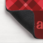 Hübsch Ruby Red Kariert Monogram Mousepad (Ecke)