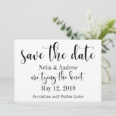 Hübsch Schwarz auf Weiße Typografie Save the Date  (Stehend Vorderseite)