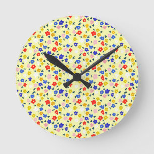 Hübsch zierlich süß floral auf pastellgelb runde wanduhr