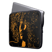 Hübsche Afrikanerin mit afro-haargeschmücktem Port Laptopschutzhülle (Vorderseite Links)