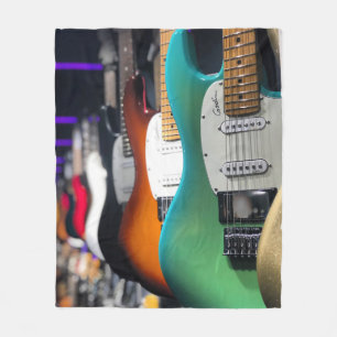 Hübsche akustische Gitarre Fleecedecke