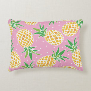 Hübsche Ananas auf grunge rosa punktiertem Hinterg Dekokissen