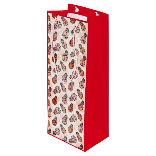Hübsche Ananas mit rotem Hintergrund Geschenktüte Für Weinflaschen (Rückseite Schrägansicht)