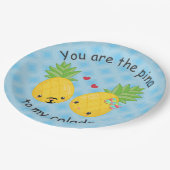 Hübsche Ananas Tropisches Pina Colada Romantisch Pappteller (Schrägansicht)