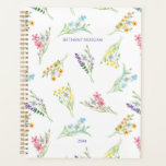 Hübsche Aquarellfarben-Wildblumen Personalisiert Planer<br><div class="desc">Hübsche Wildblumen Planer,  unbeaufsichtigt und bereit,  mit Ihrem Namen und dem Jahr zu personalisieren. Trendfarbene Aquarellmuster aus wilden Blume in rosa,  lila,  orangefarbenen,  gelben und blauen Bouquets. Hütte Gartendesign für Mädchen und Frauen - perfekt für Zuhause Business School Universitäten ..</div>
