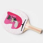 Hübsche Atomkatzen, Schwarz-weiß im Stuhl, rosa Pu Tischtennis Schläger (Seitenansicht)