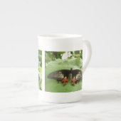 Hübsche Black Red and Gold Butterfly Tasse (Vorderseite Rechts)