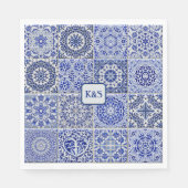 Hübsche, blau-weiß gestrichene Fliesen mit Initial Serviette (Vorderseite)