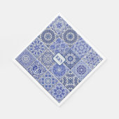 Hübsche, blau-weiß gestrichene Fliesen mit Initial Serviette (Ecke)