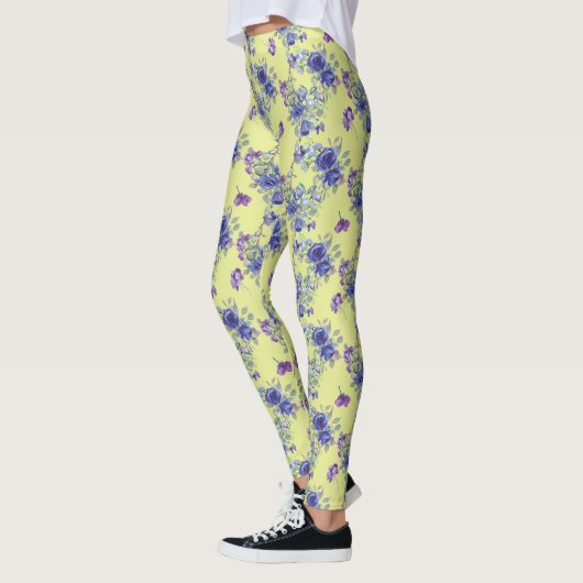 Hübsche blaue Aquarellfarben-Blume auf gelben Legg Leggings (Links)