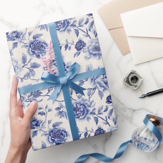 Hübsche Blaue Blumen Brautparty Geschenkpapier (Schenken)