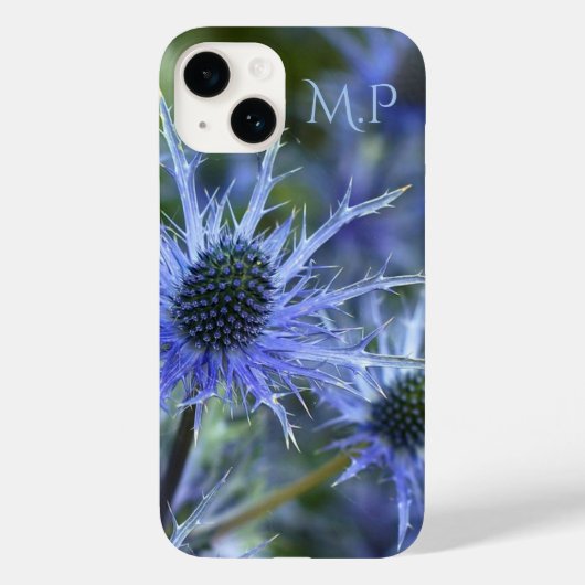 Hübsche Blaue See-Holly-Distel-Monogramm Case-Mate iPhone Hülle (Rückseite)