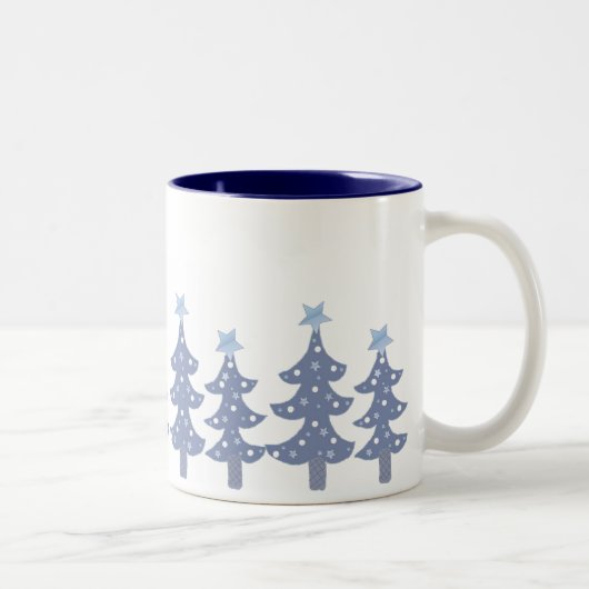 Hübsche Blaue Weihnachtsbäume Zweifarbige Tasse (Rechts)