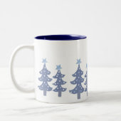 Hübsche Blaue Weihnachtsbäume Zweifarbige Tasse (Links)