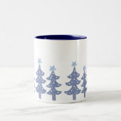 Hübsche Blaue Weihnachtsbäume Zweifarbige Tasse (Mittel)