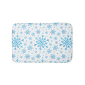 Hübsche Blaue Weihnachtsschneeflocken im Winter We Badematte (Vorderseite)
