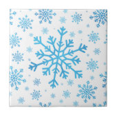Hübsche Blaue Weihnachtsschneeflocken im Winter We Fliese (Vorderseite)