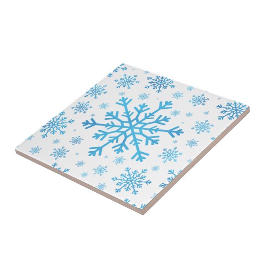 Hübsche Blaue Weihnachtsschneeflocken im Winter We Fliese (Seite)