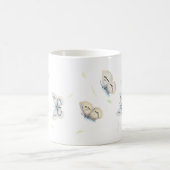 Hübsche Blauen und Crembutterfliegen im Flug Kaffeetasse (Mittel)