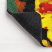 Hübsche Blume in Rot und Gelb Mousepad (Ecke)