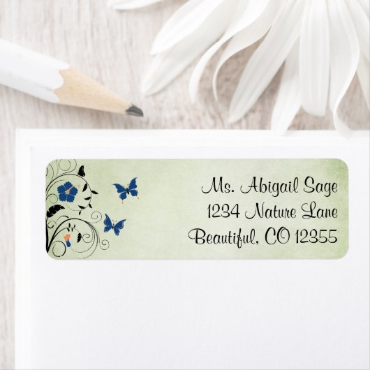 Hübsche Blume und Schmetterlinge (Insitu)