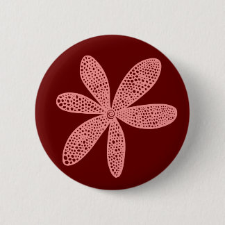 Hübsche Blume - Weichrosa am Maroon Button