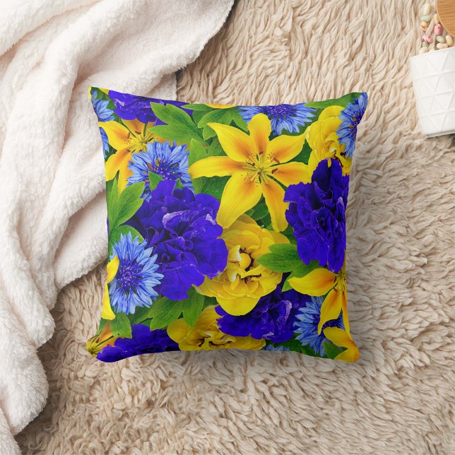 Hübsche Blumendekoration auffallend Kissen (Von Creator hochgeladen)