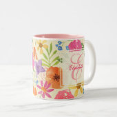 Hübsche Blumenmonogramm-Tasse Zweifarbige Tasse (VorderseiteRechts)