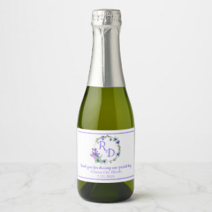 Hübsche Blumenzeremonie Mit Monogramm Hochzeit Schaumweinetikett