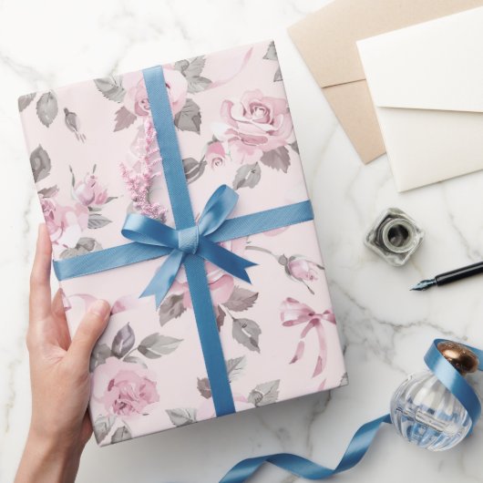 Hübsche Blush Pink Roses & Bows Blumenhochzeit Geschenkpapier (Schenken)