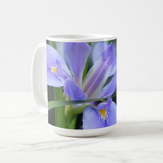 Hübsche Blüte (Iris), mit Vers von Mark 11:24 Kaffeetasse (Vorderseite Links)