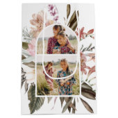 Hübsche Boho Floral Zwei-Foto-Mittlere Geschenktas Mittlere Geschenktüte (Rückseite)