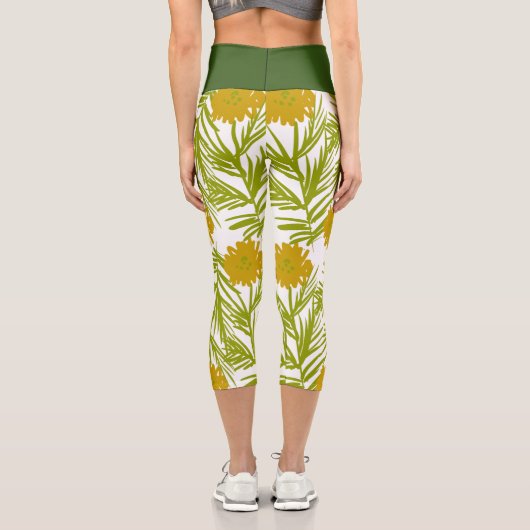 Hübsche botanische Hand mit Blumengelb Capri Leggings (Rückseite)