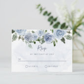 Hübsche Dusty Blue Watercolor-Blume RSVP Karte (Stehend Vorderseite)