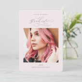 Hübsche Dusty Rose Zwei Fotos Graduierungsparty Einladung (Stehend Vorderseite)