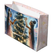 Hübsche Fairies schmücken den Weihnachtsbaum Große Geschenktüte (Vorderseite Schrägansicht)