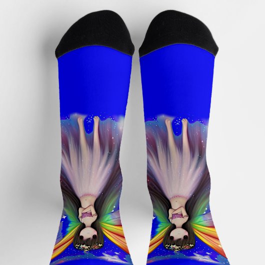 Hübsche Fantasiewelt mit rosa Flügel auf blau Socken (Oben)