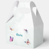 Hübsche Fee sitzt in einer Blume Geschenkschachtel (Rückseite)