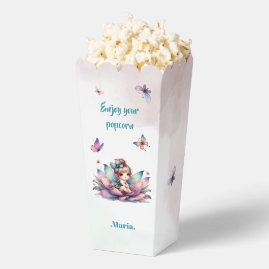Hübsche Fee sitzt in einer Blume Geschenkschachtel (Geplatzt)