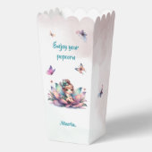 Hübsche Fee sitzt in einer Blume Geschenkschachtel (Vorderseite)