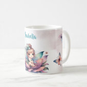 Hübsche Fee sitzt in einer Blume Kaffeetasse (VorderseiteRechts)