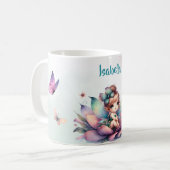 Hübsche Fee sitzt in einer Blume Kaffeetasse (Vorderseite Links)