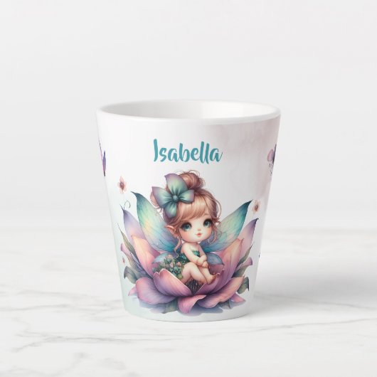 Hübsche Fee sitzt in einer Blume Milchtasse (Vorderseite)