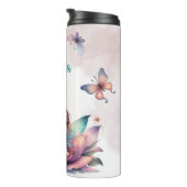 Hübsche Fee sitzt in einer Blume Thermosbecher (Nach rechts gedreht)