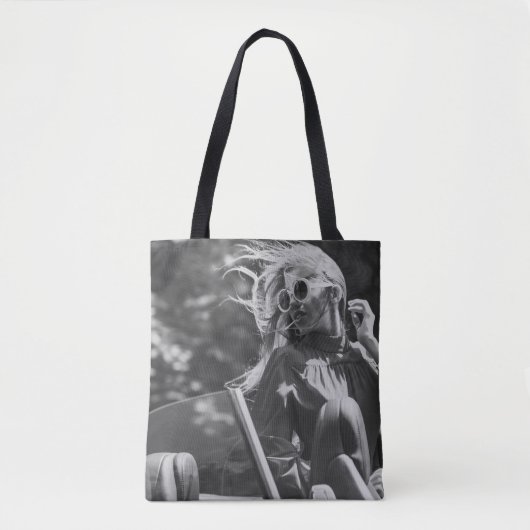 Hübsche Frau in einem Cabrio Tasche (Vorderseite)