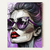 Hübsche Frau in Purple-Sonnenbrille und Roter Lips Planer (Rückseite)