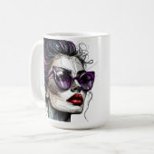 Hübsche Frau in Sonnenbrille und Lila Lipstick Kaffeetasse (Vorderseite Links)
